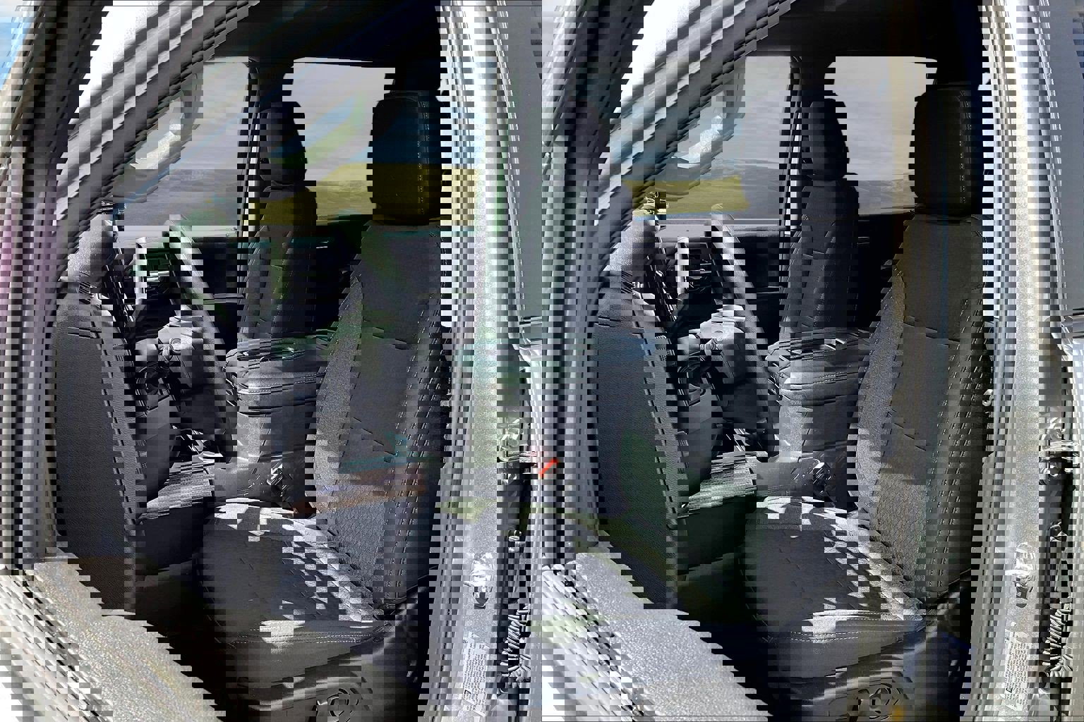 Used 2025 Chevrolet Silverado 2500 Custom w/ Custom Value Package image 14