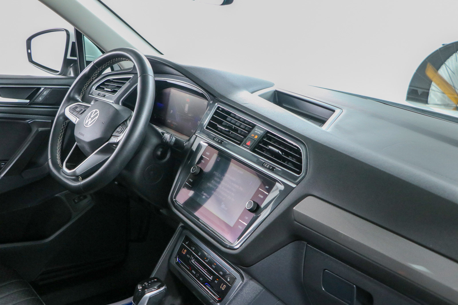 Used 2022 Volkswagen Tiguan SE FWD image 27