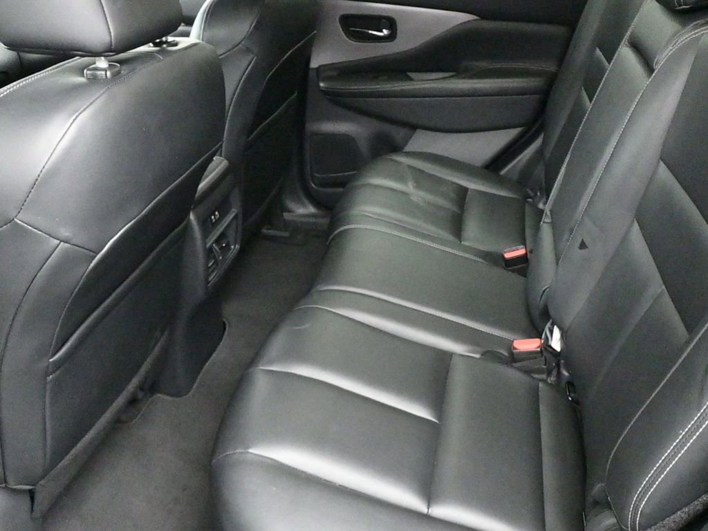 Used 2023 Nissan Murano SV image 16