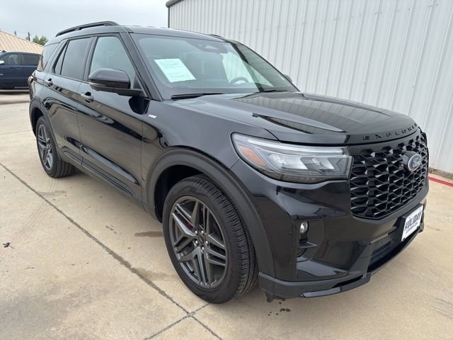 Used 2025 Ford Explorer ST-Line w/ ST-Line Street Pack AWD/4WD image 8