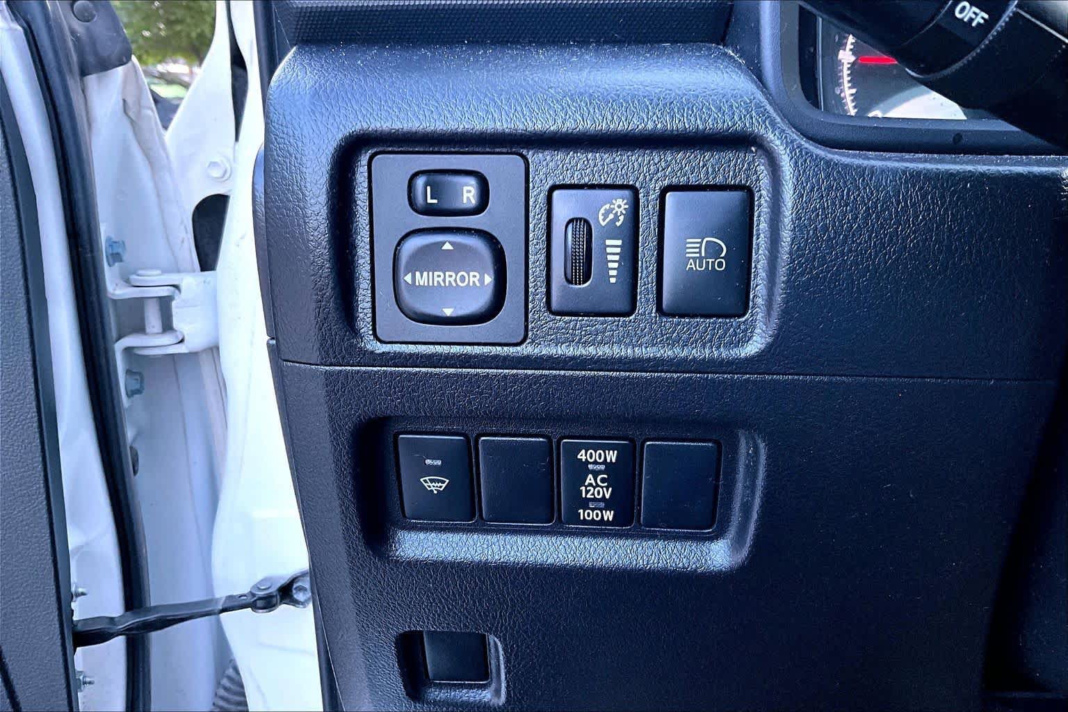 Used 2020 Toyota 4Runner SR5 AWD/4WD image 26