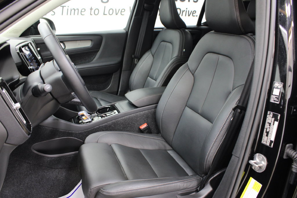 Used 2026 Volvo XC40 B5 Plus AWD/4WD image 15