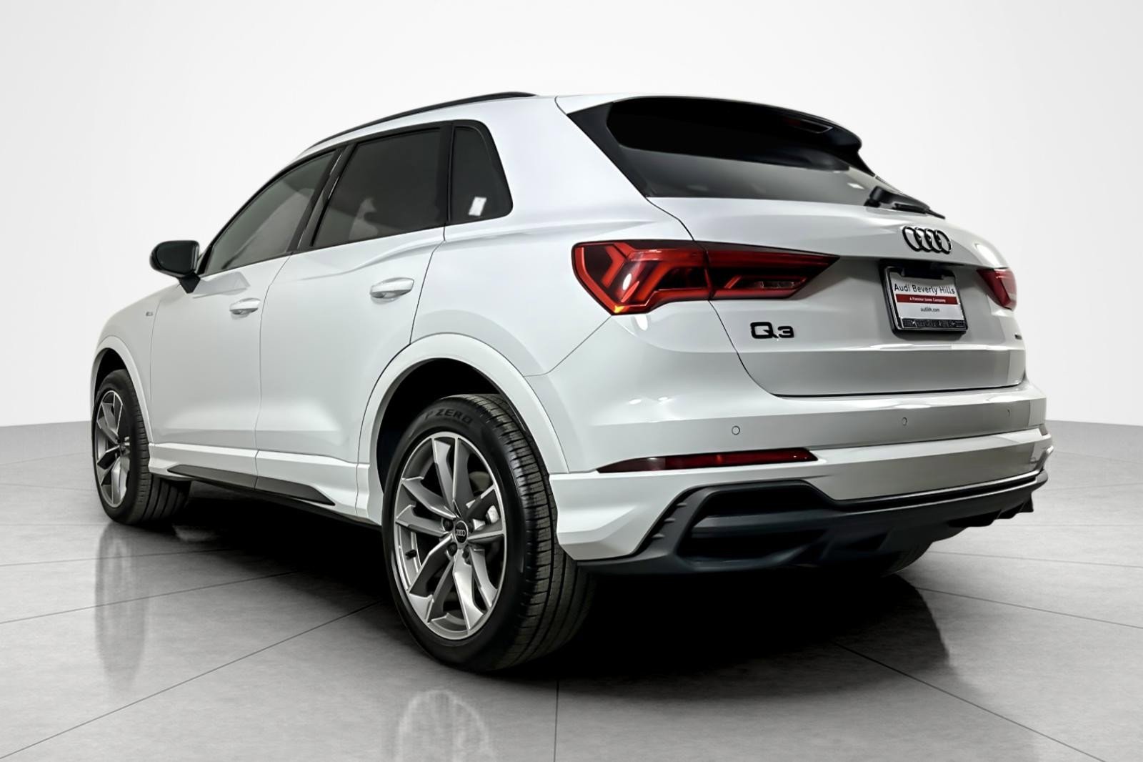 Used 2025 Audi Q3 2.0T Premium w/ Convenience Package image 3