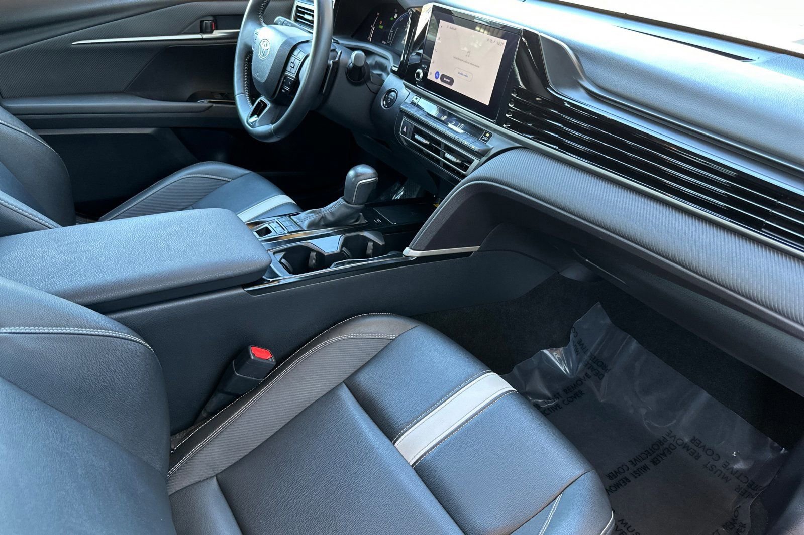 Used 2025 Toyota Camry SE image 16