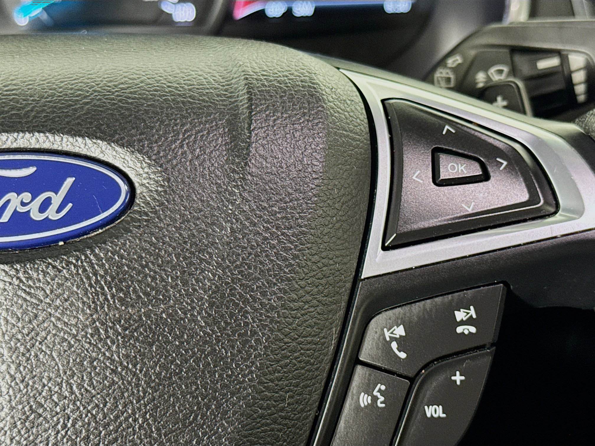Used 2018 Ford Edge Titanium FWD image 14