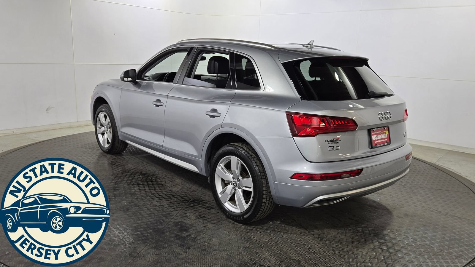 Used 2018 Audi Q5 2.0T Premium Plus w/ Premium Plus Package AWD/4WD image 3