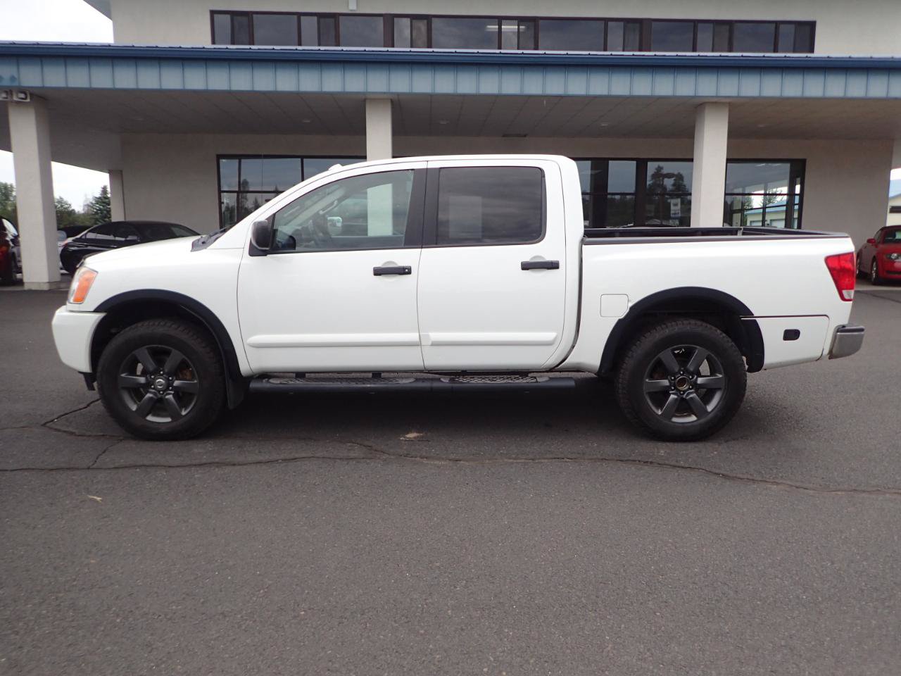 Used 2015 Nissan Titan SV w/ SV Value Truck Package AWD/4WD image 2