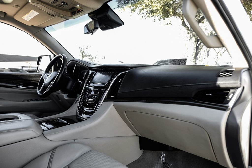 Used 2020 Cadillac Escalade ESV Premium Luxury image 10