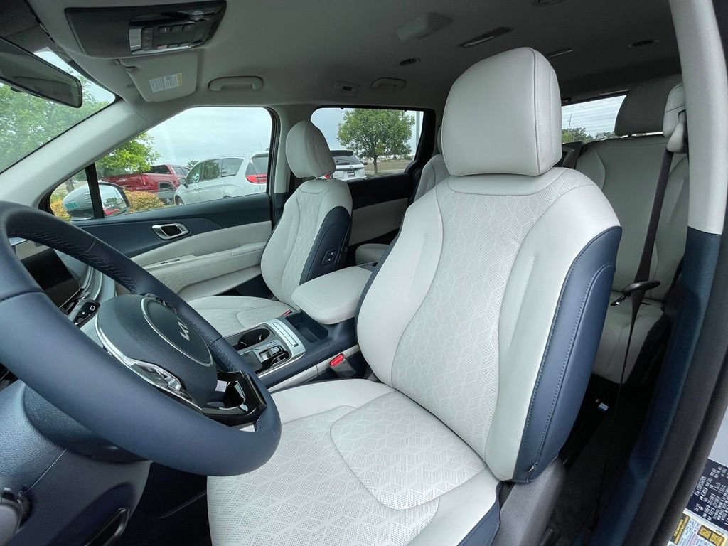 New 2026 Kia Carnival EX FWD image 22