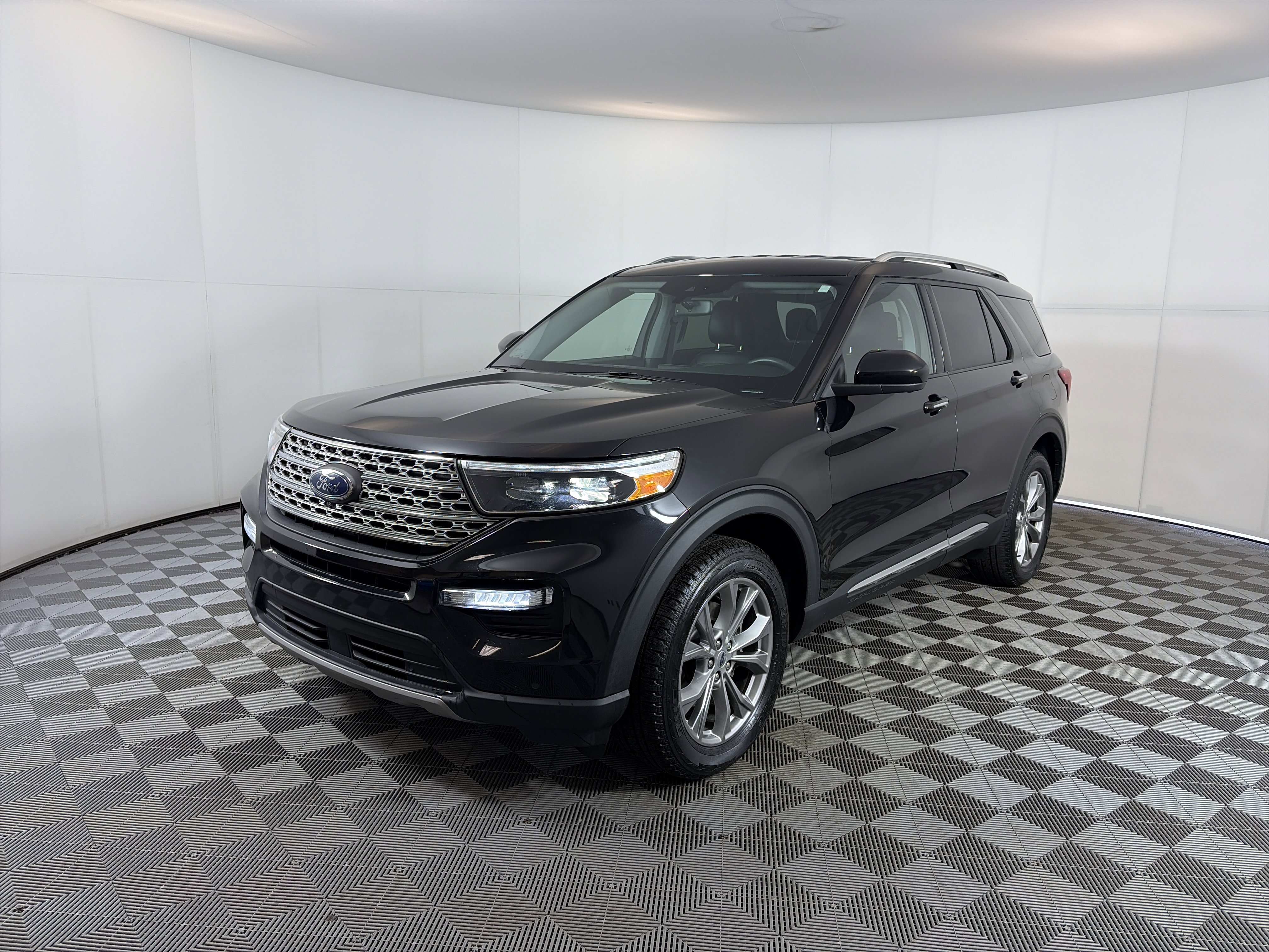 Used 2022 Ford Explorer Limited image 2