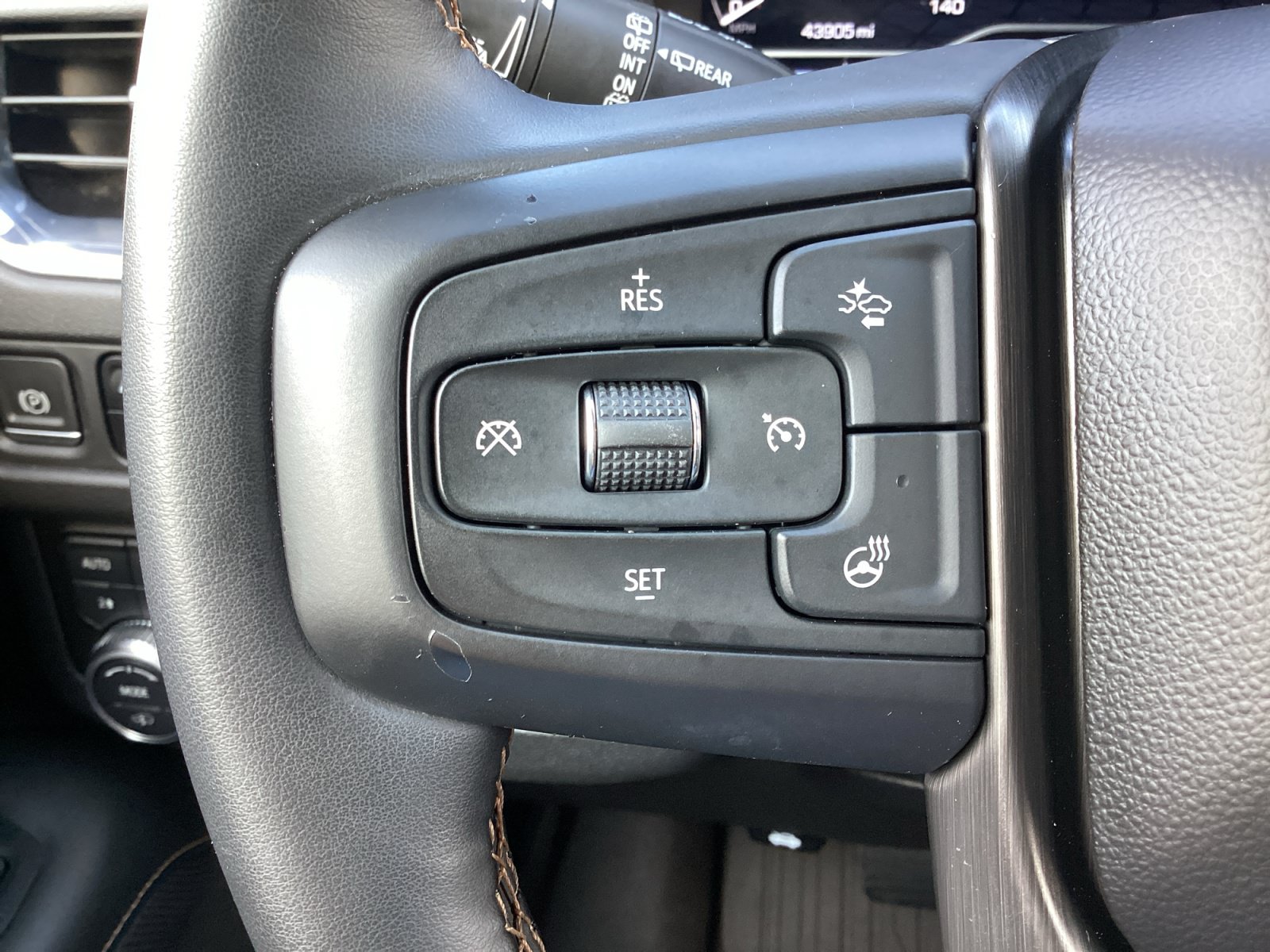 Used 2023 GMC Yukon AT4 w/ AT4 Premium Plus Package AWD/4WD image 20