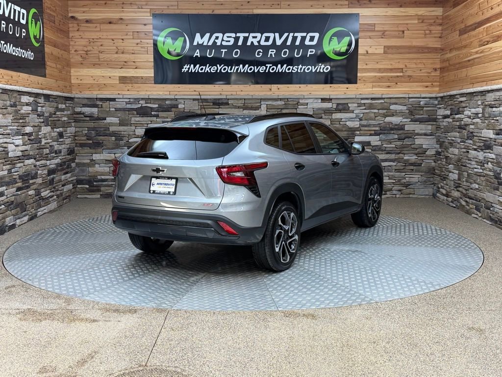 Used 2024 Chevrolet Trax RS w/ Sunroof Package image 9