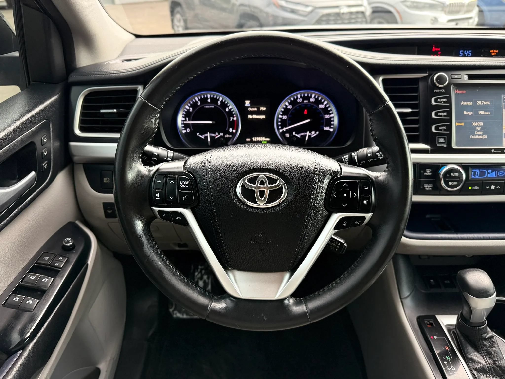 Used 2018 Toyota Highlander Limited w/ Carpet Mat Package (TMS) AWD/4WD image 30