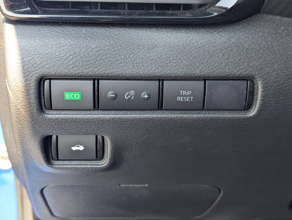 Used 2024 Nissan Sentra SV FWD image 25
