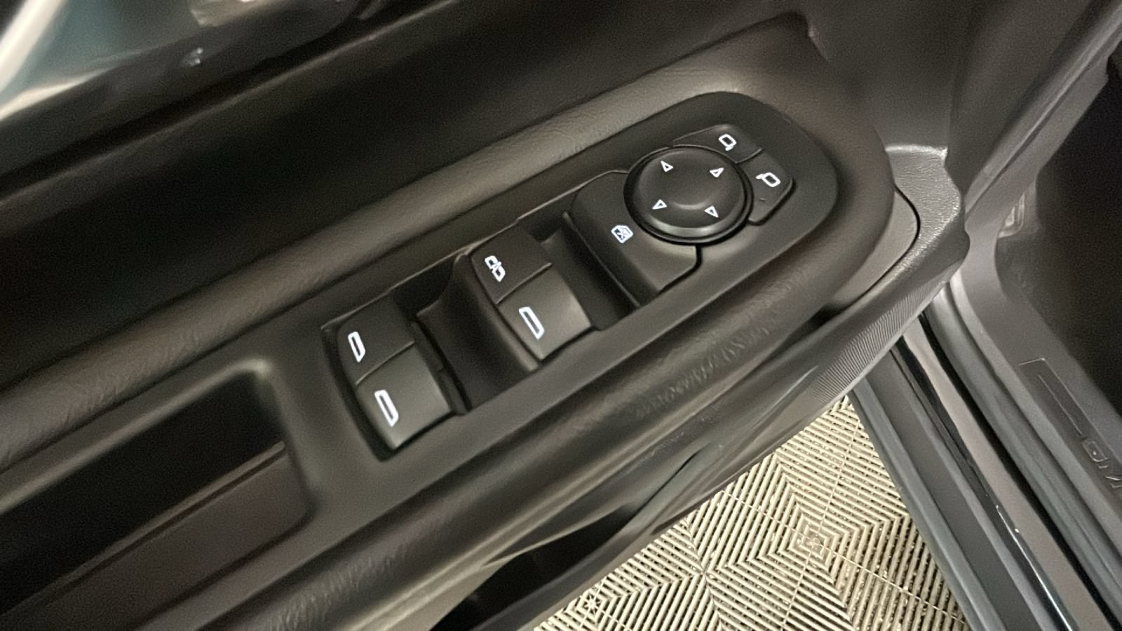 Used 2020 GMC Terrain SLE w/ Driver Convenience Package AWD/4WD image 12
