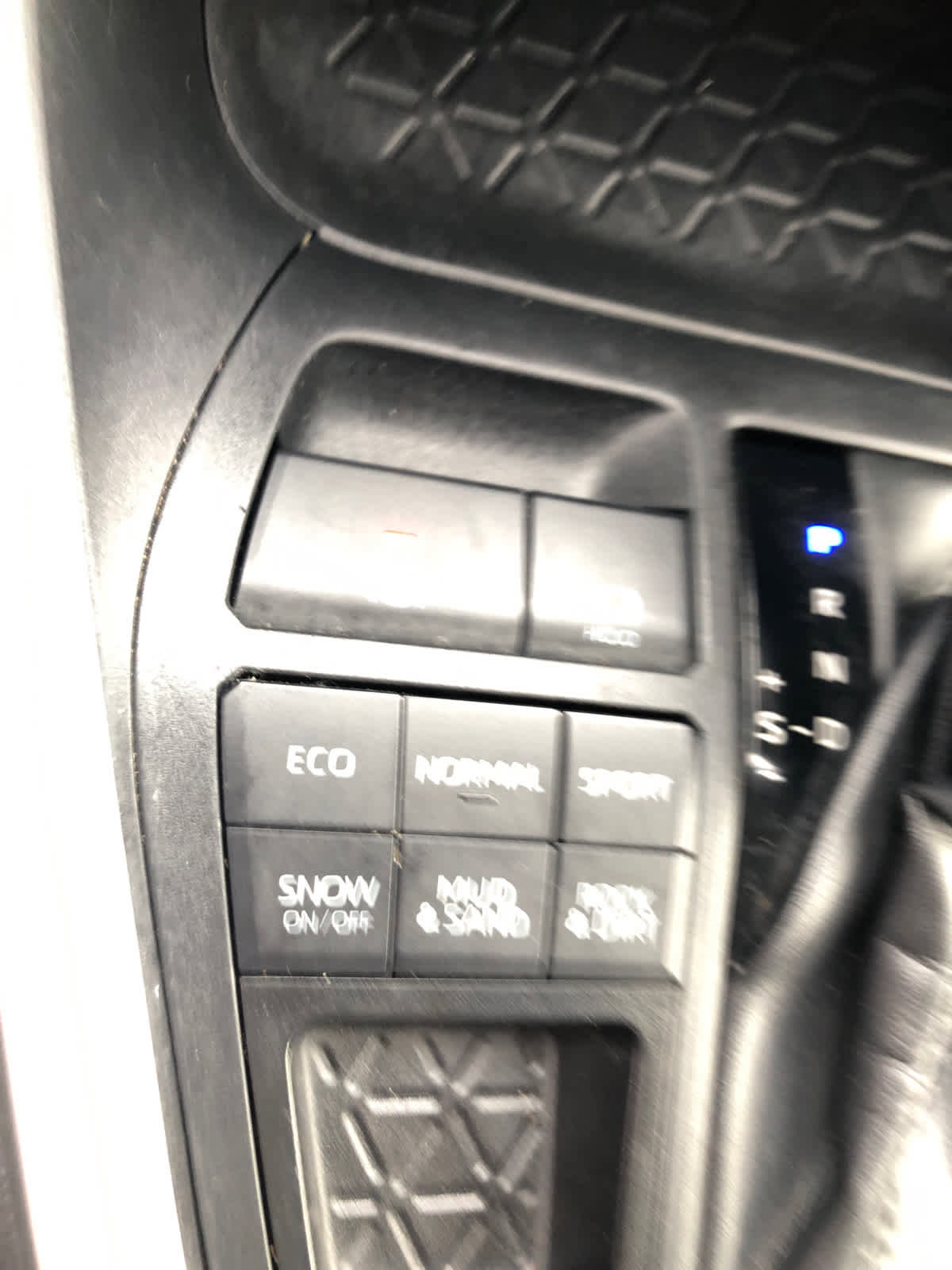 Used 2021 Toyota RAV4 LE AWD/4WD image 19