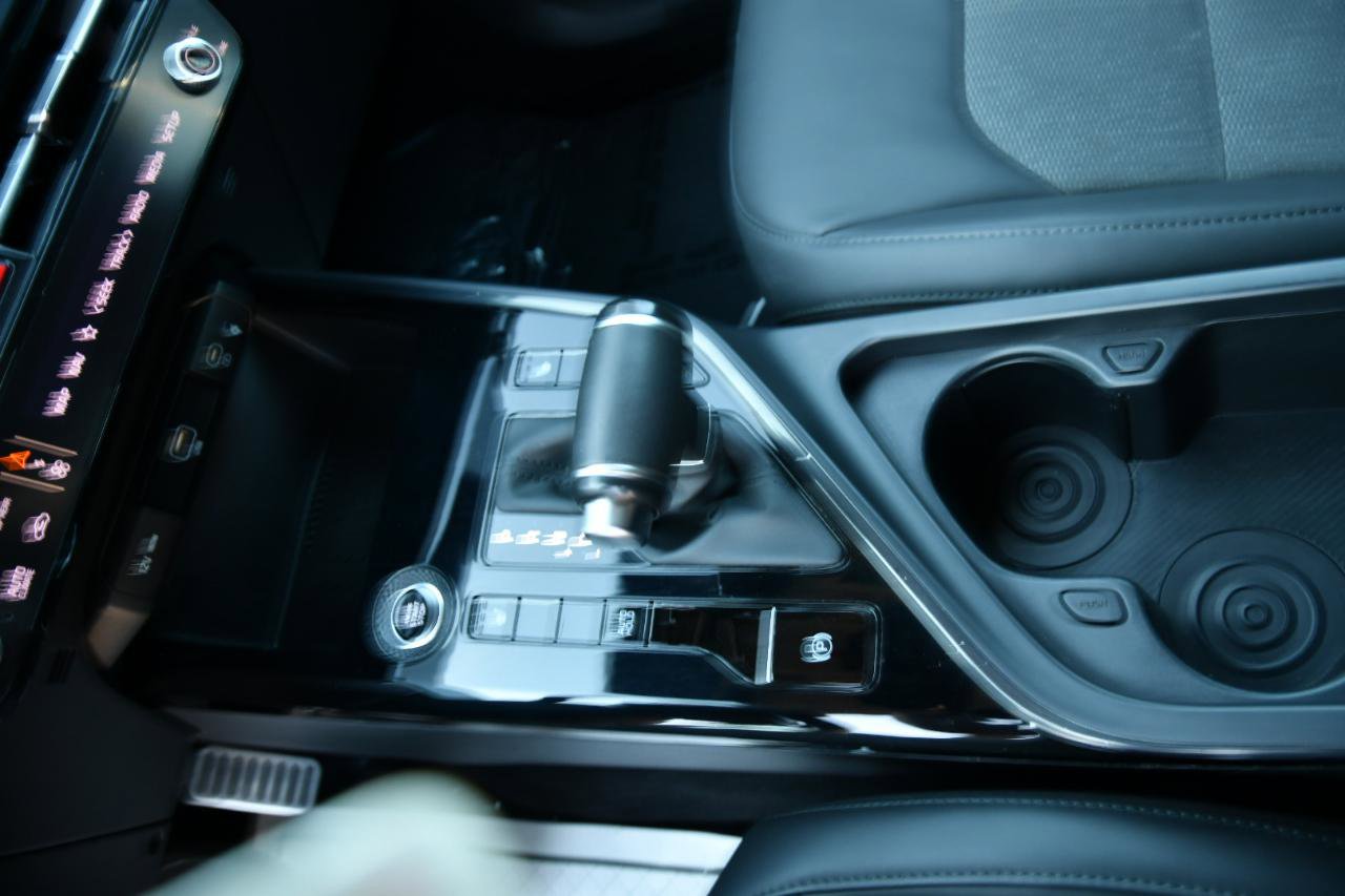 Used 2023 Kia Niro EX Touring image 24