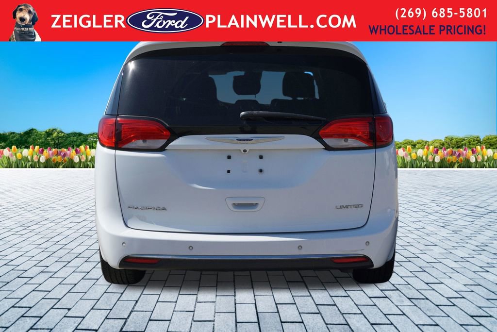 Used 2019 Chrysler Pacifica Limited w/ Advanced Safetytec Group FWD image 4