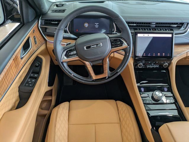 New 2025 Jeep Grand Cherokee Summit AWD/4WD image 16