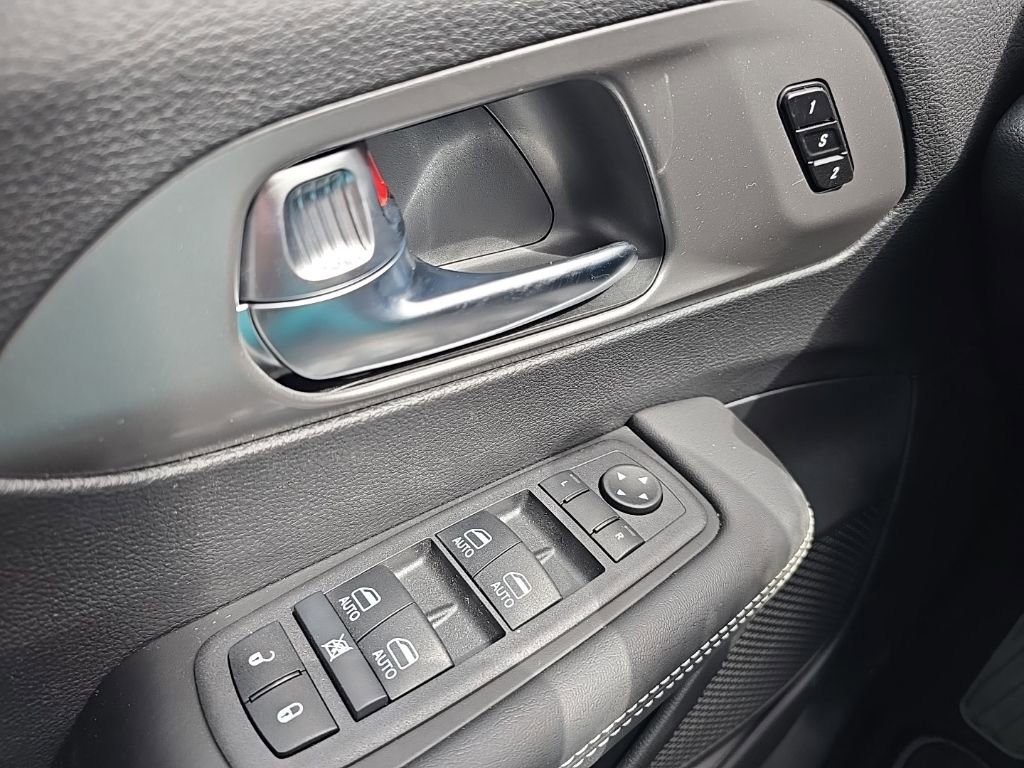 New 2025 Chrysler Pacifica Select image 17