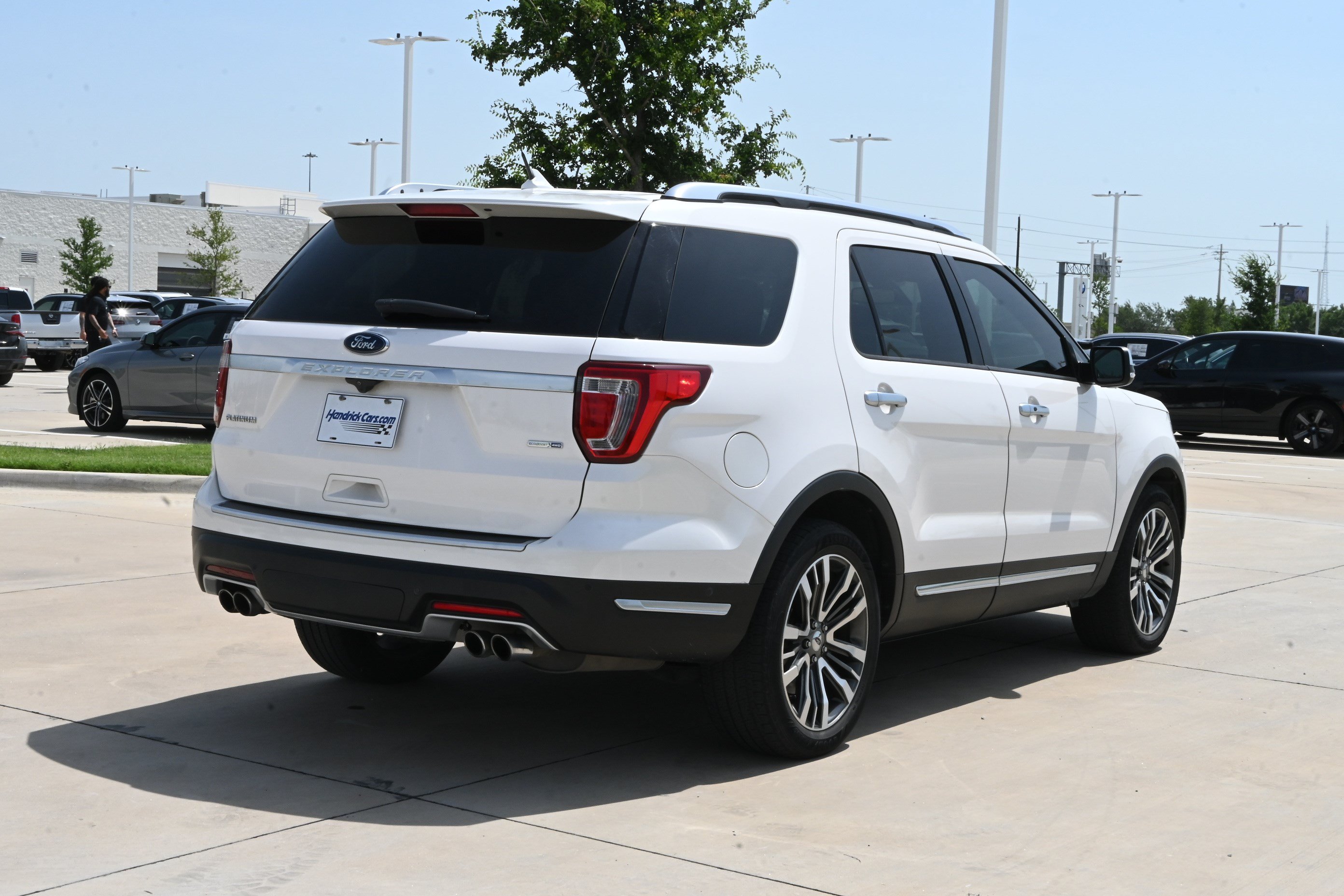Used 2018 Ford Explorer Platinum AWD/4WD image 9