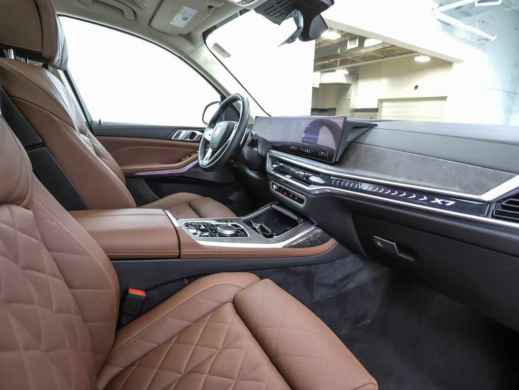 Used 2024 BMW X7 xDrive40i w/ Premium Package image 38