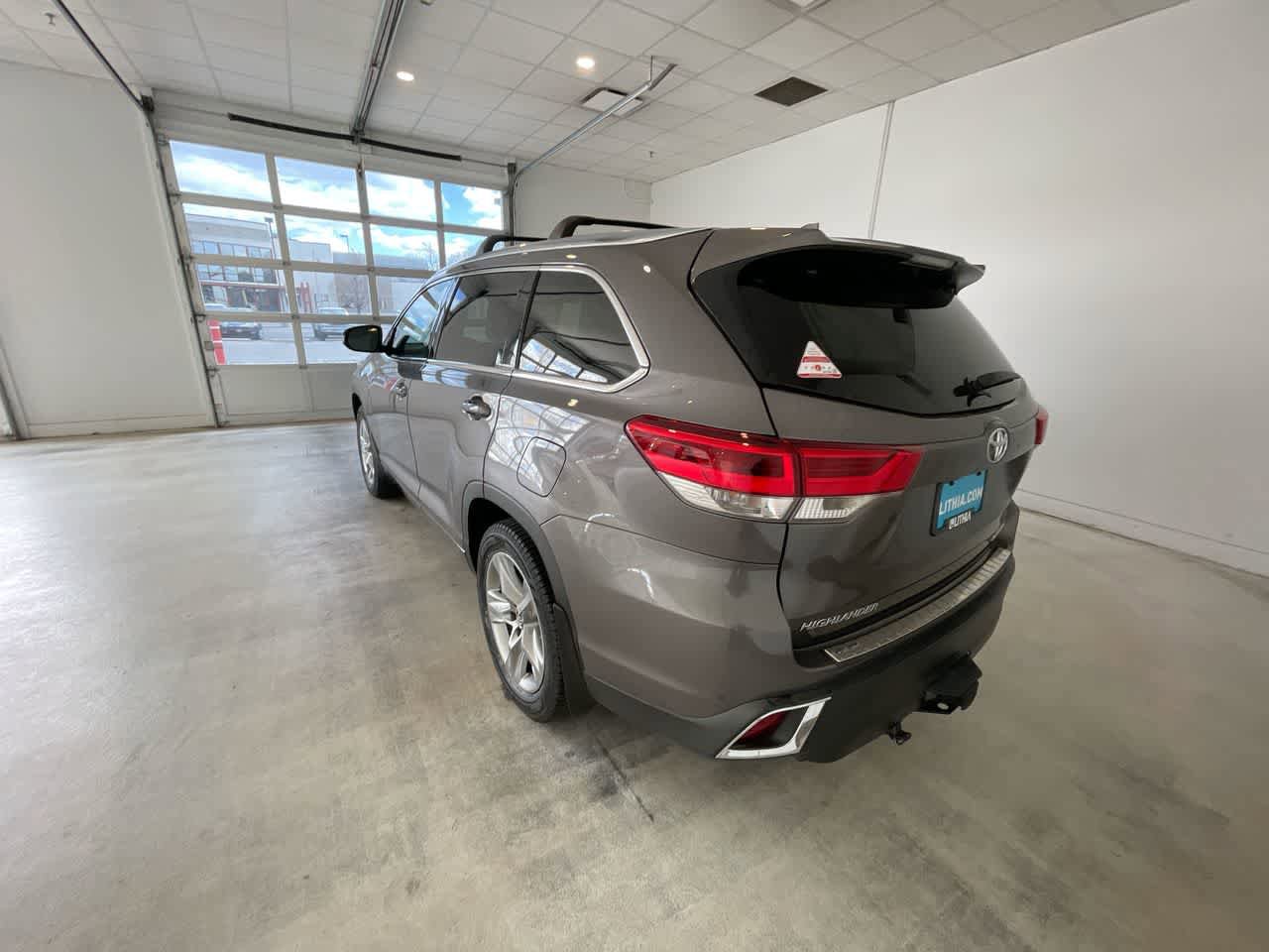 Used 2017 Toyota Highlander Limited w/ Carpet Mat Package AWD/4WD image 11