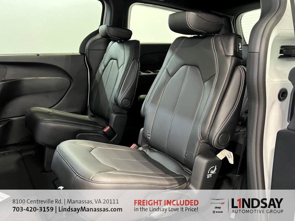 New 2026 Chrysler Pacifica Select image 11