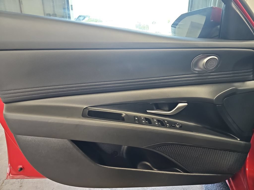 Certified 2025 Hyundai Elantra SEL FWD image 51