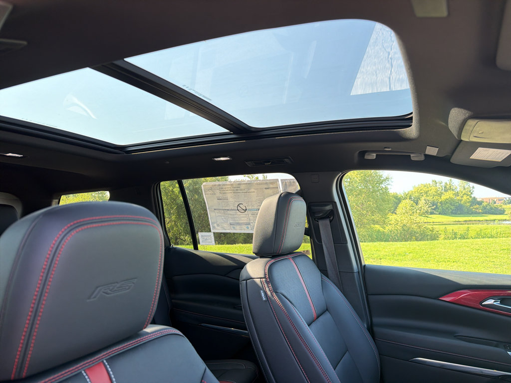 New 2026 Chevrolet Traverse RS w/ LPO, Floor Liner Package AWD/4WD image 30