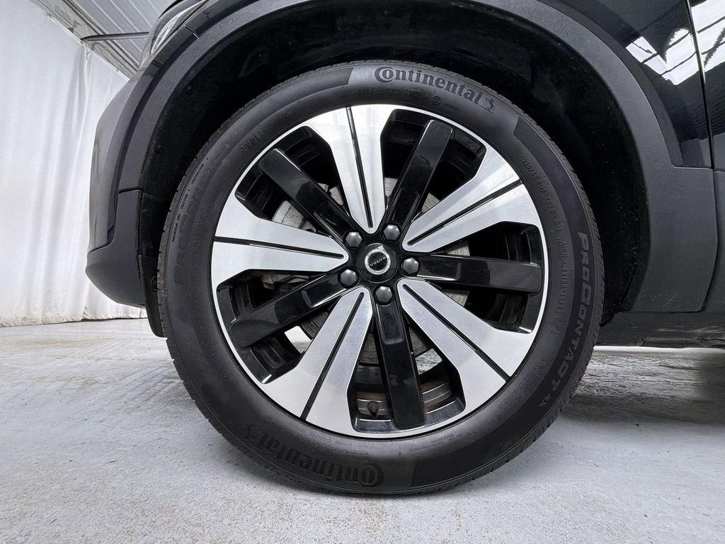Used 2023 Volvo XC40 Recharge Core image 14