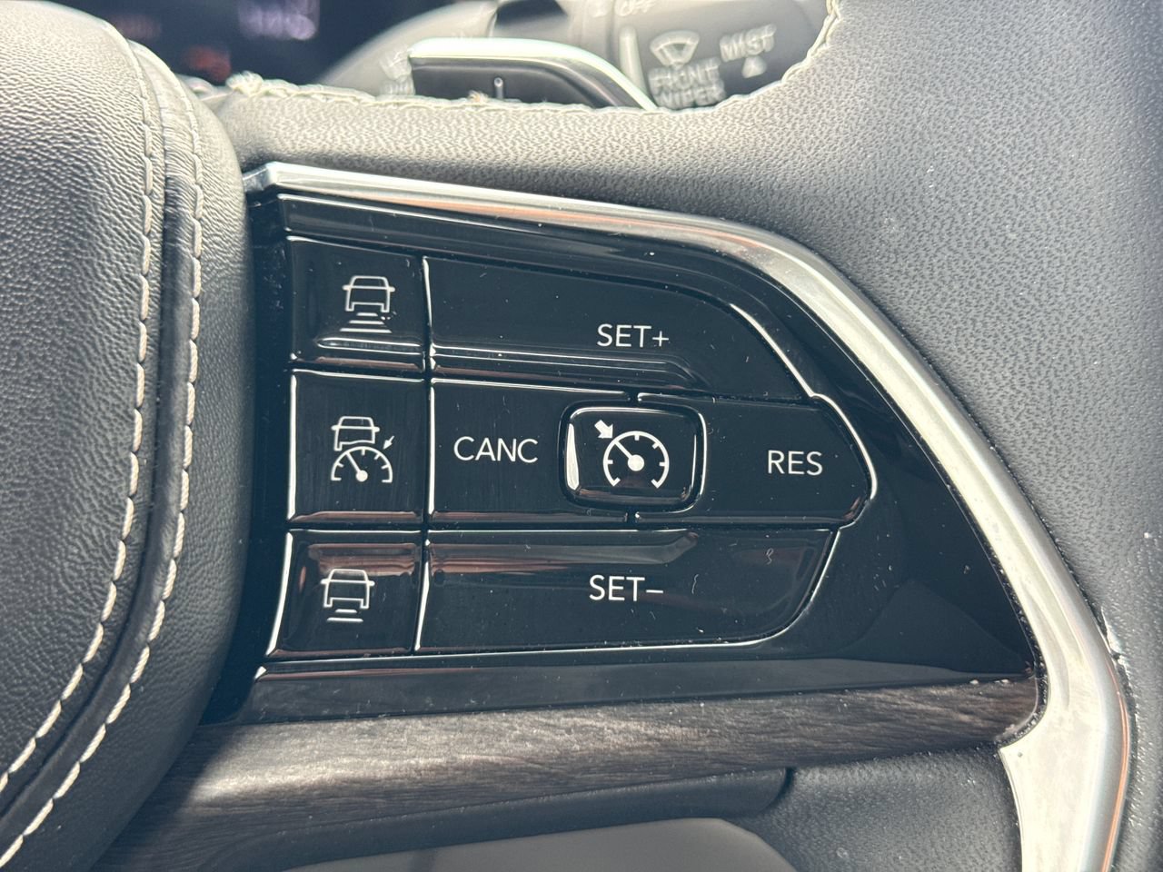 Used 2023 Jeep Grand Cherokee Overland AWD/4WD image 28