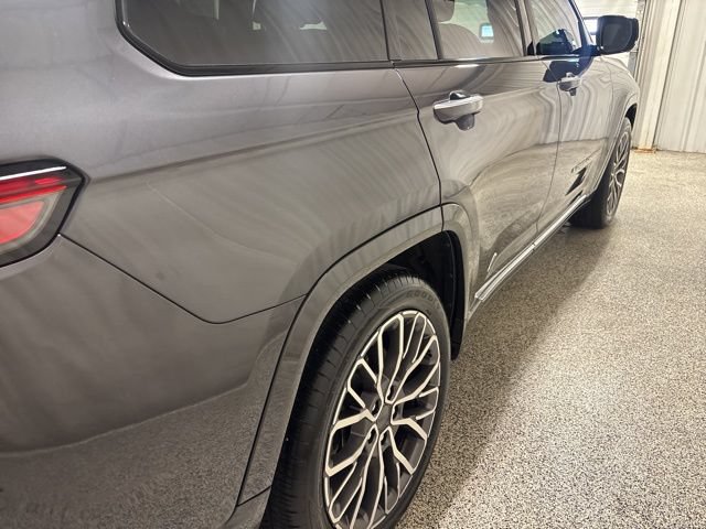 Used 2024 Jeep Grand Cherokee L Summit AWD/4WD image 9