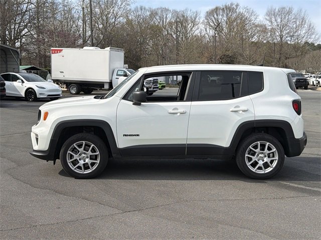 Used 2023 Jeep Renegade Latitude image 3