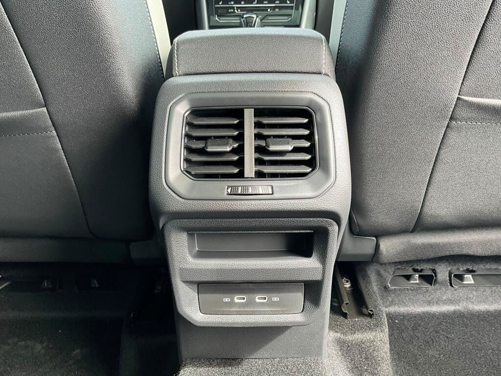 New 2026 Volkswagen Taos SE AWD/4WD image 16