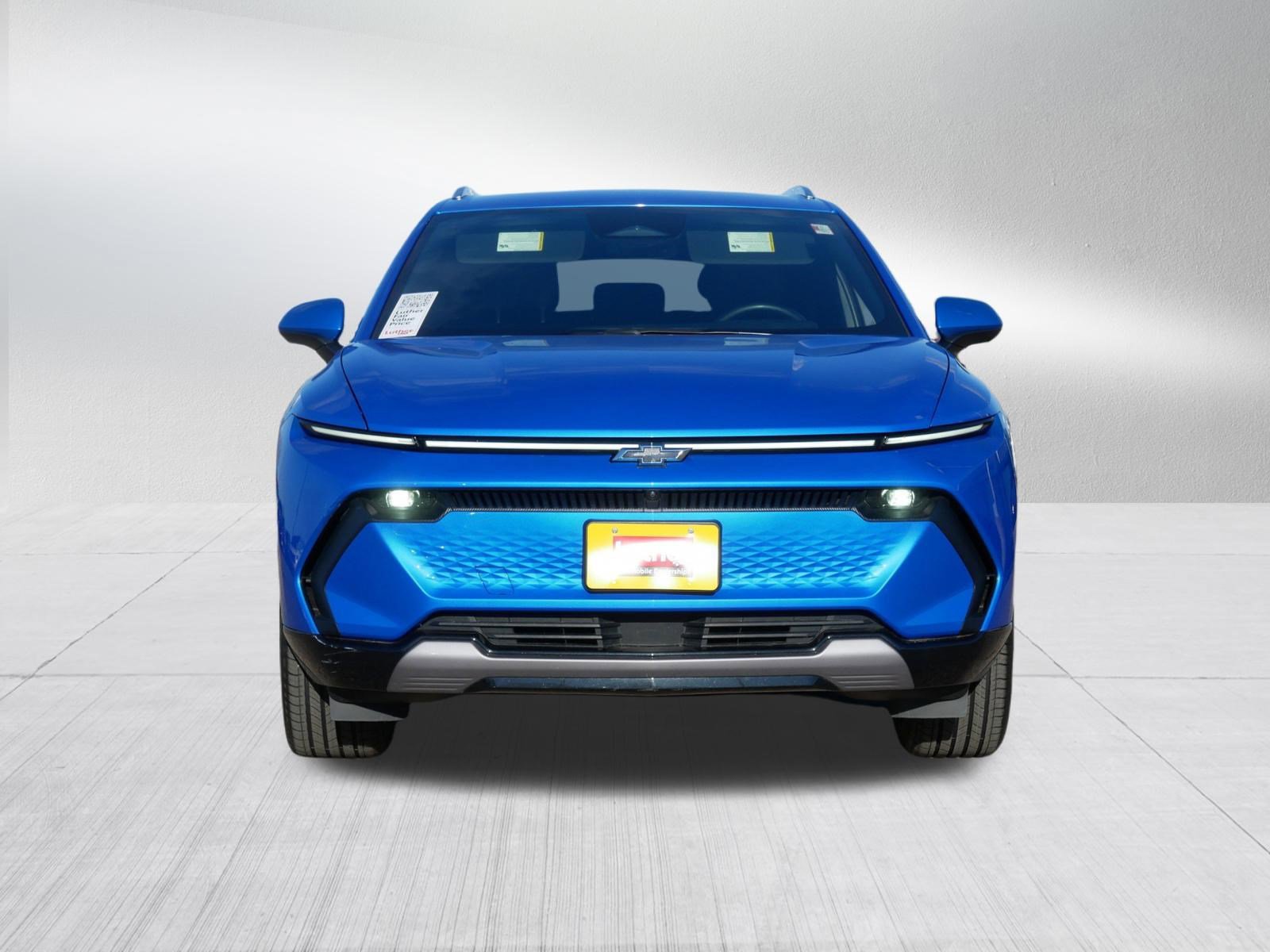 Used 2024 Chevrolet Equinox EV LT image 2