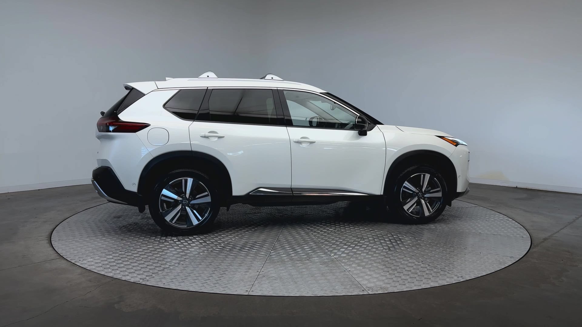 Used 2023 Nissan Rogue Platinum w/ Platinum Premium Package FWD image 9