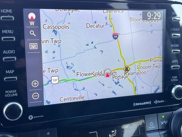 Used 2022 Toyota Highlander XLE AWD/4WD image 22