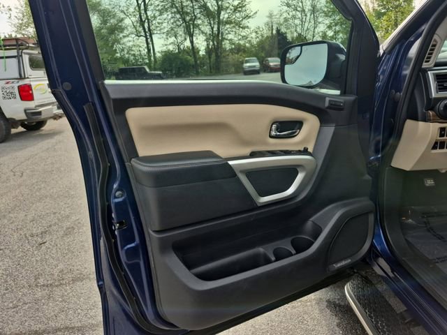 Used 2017 Nissan Titan SL image 11