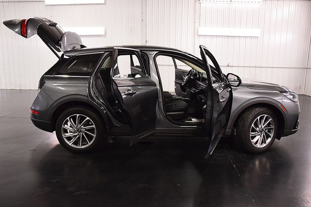 Used 2024 Lincoln Corsair AWD w/ Equipment Group 101A image 33