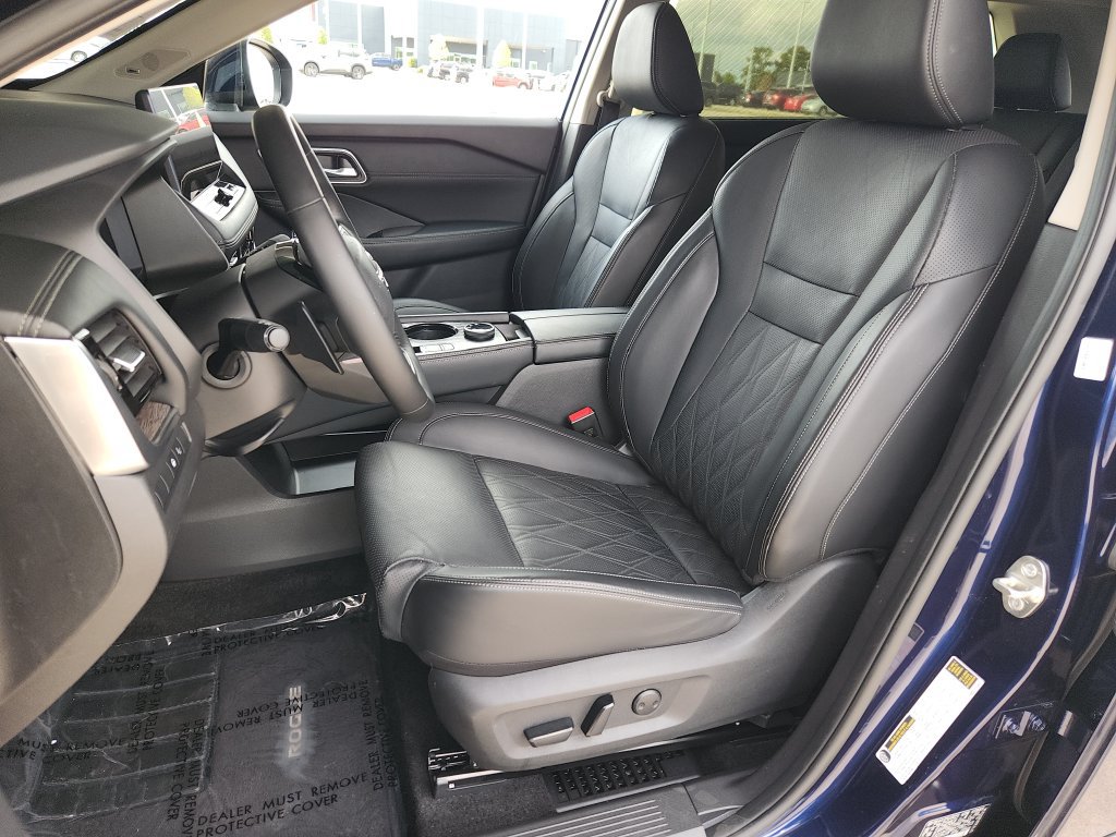 Used 2026 Nissan Rogue Platinum w/ Platinum Premium Package AWD/4WD image 13