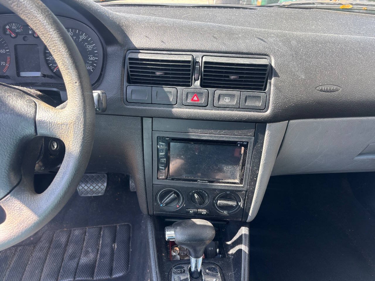 Used 2006 Volkswagen Golf GL FWD image 12