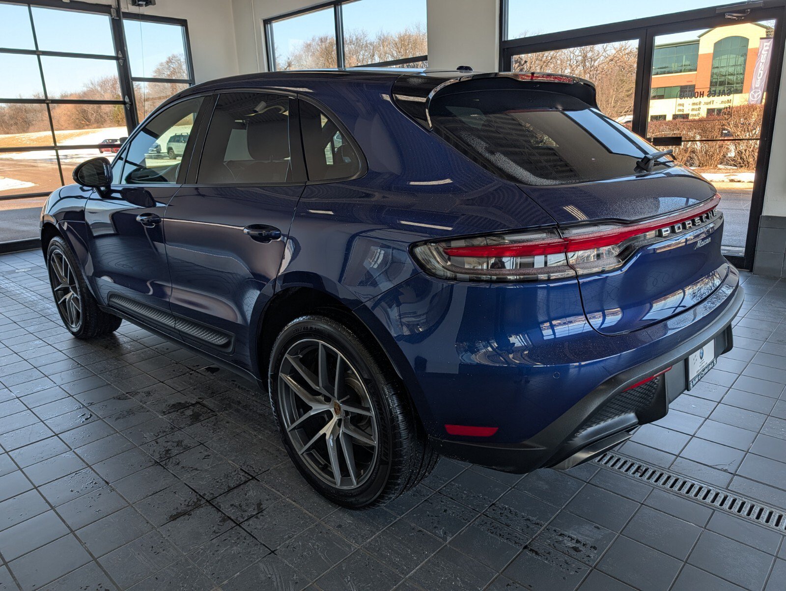 Used 2023 Porsche Macan Turbo AWD/4WD image 4