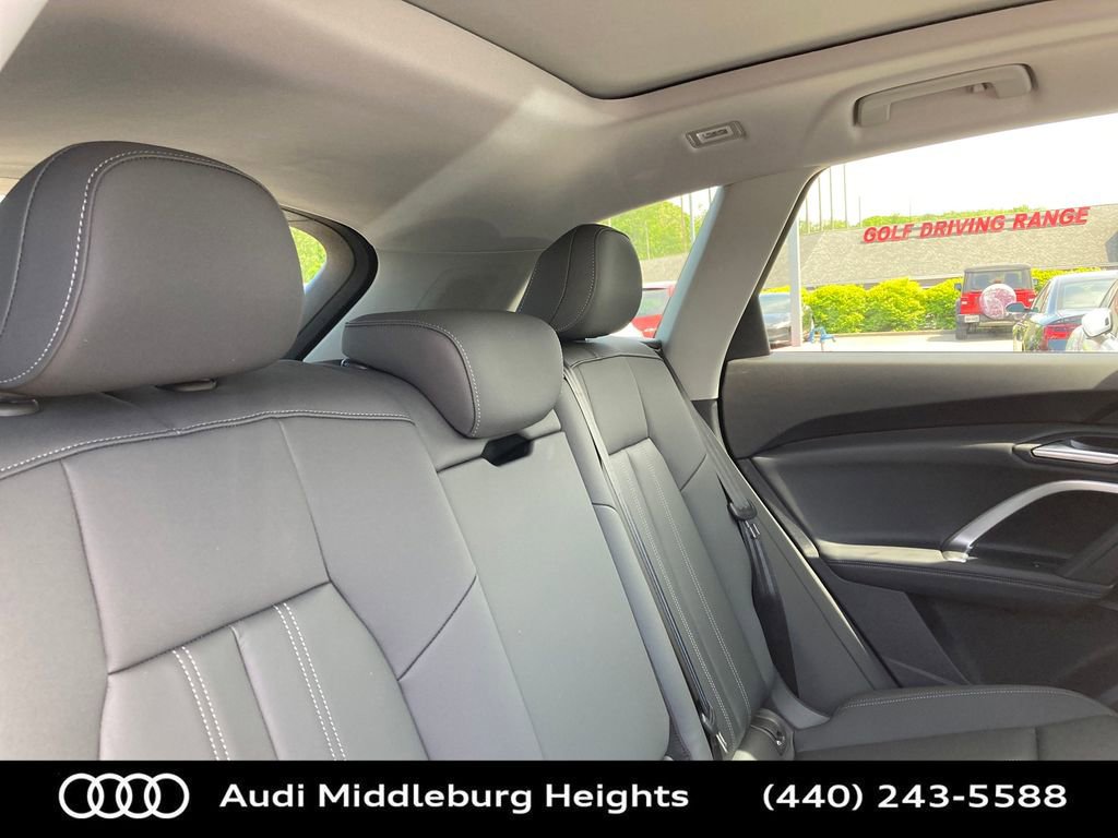 Used 2025 Audi Q5 Premium w/ Convenience Package image 32