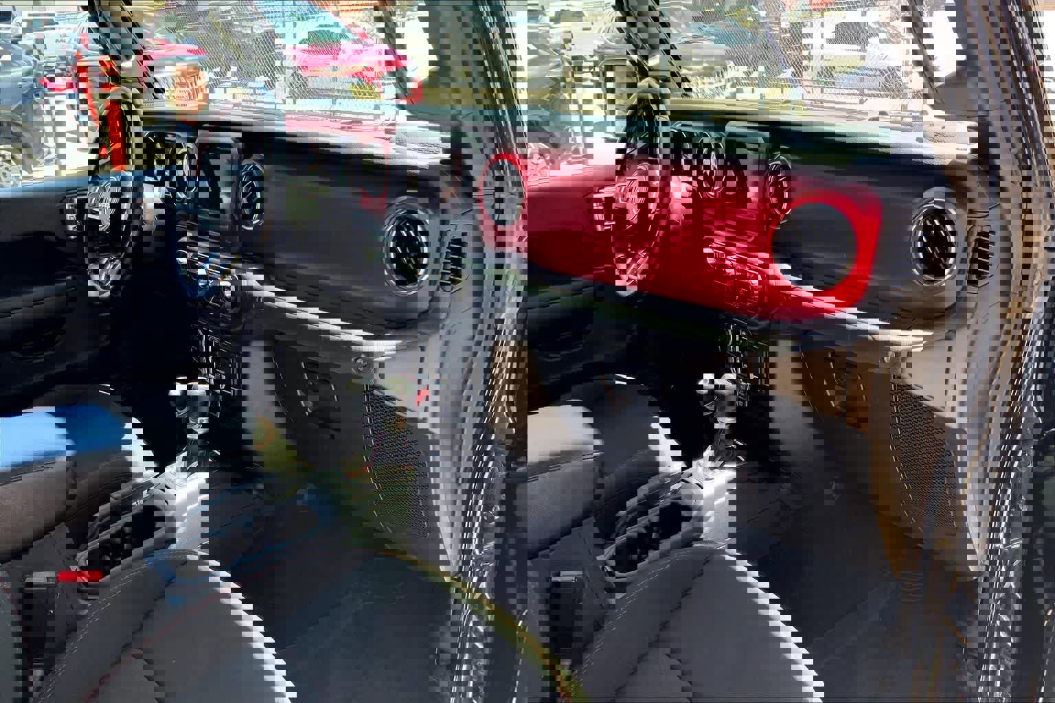 Used 2021 Jeep Gladiator Rubicon AWD/4WD image 23