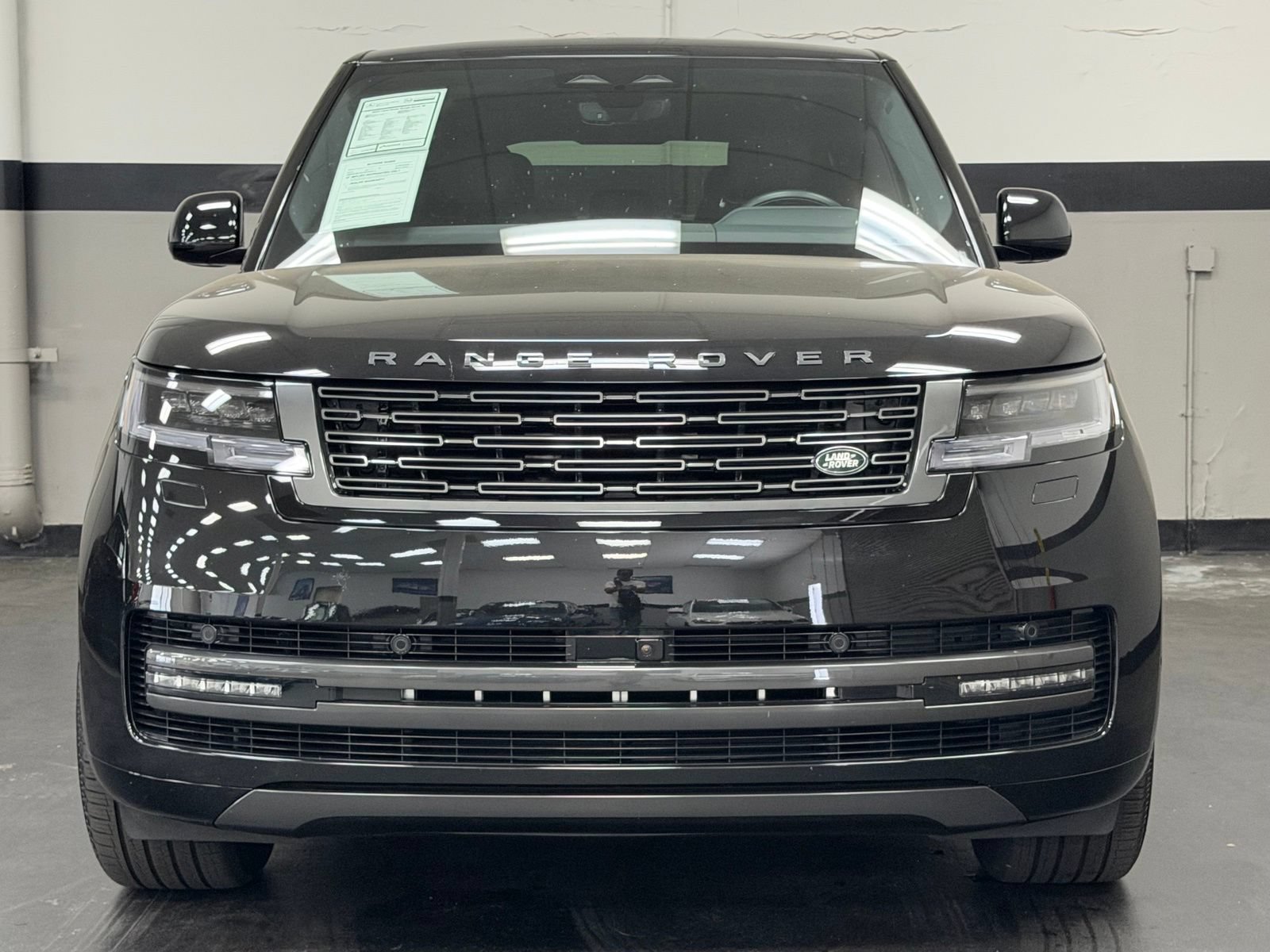 Used 2025 Land Rover Range Rover SE AWD/4WD image 6