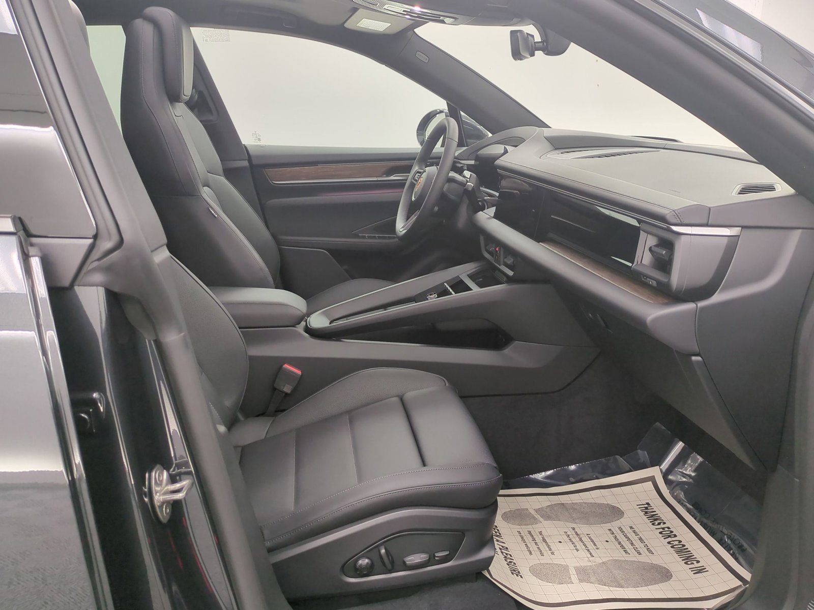 New 2026 Porsche Macan 4 Electric image 21