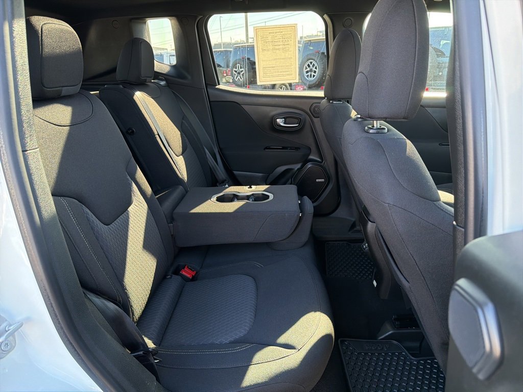 Used 2021 Jeep Renegade Latitude w/ Sun & Sound Group image 18