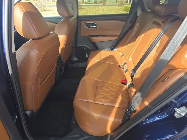 Used 2025 Nissan Rogue Platinum w/ Tech Package image 17