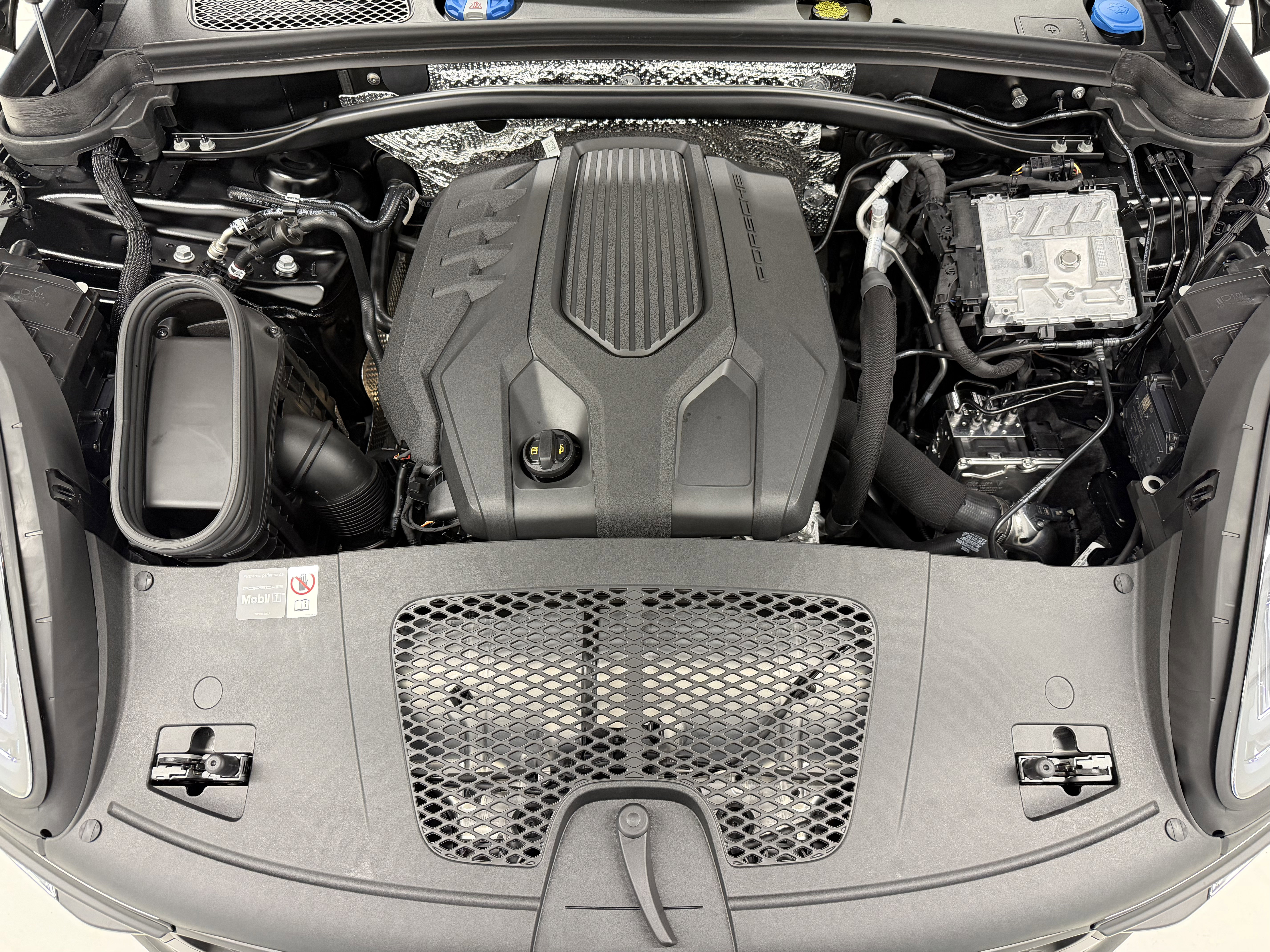 New 2026 Porsche Macan image 58